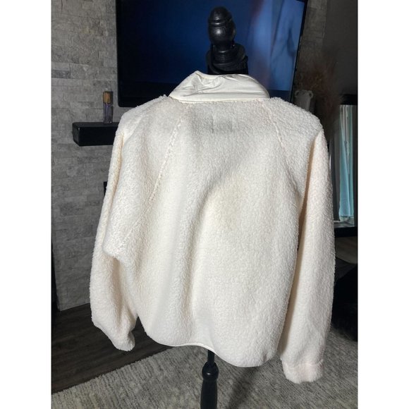 NWT-Love Tree- Size Large Sport Sweater Top- Womens-Retails: 45 - Picture 3 of 3